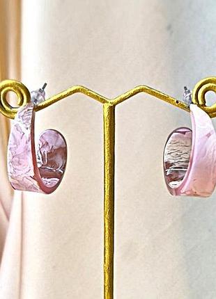 Сережки женские акриловые кольца розово-нюдовые