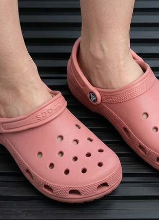 Жіночі крокси crocs