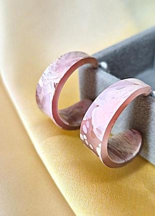 Сережки женские акриловые кольца розово-нюдовые