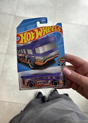 Машинка hot wheels
