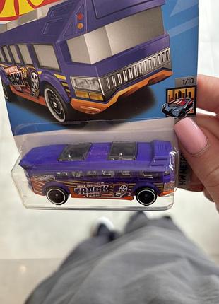 Машинка hot wheels 3