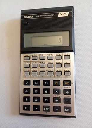 Научный калькулятор casio fx-82, выпущенный в начале 1980-х годов.