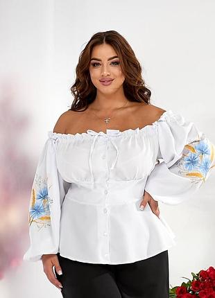 Блуза з вишивкою