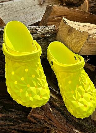 Crocs классические кроксы сабо classic geometric унисекс crocs все размеры в наличии crocs кроксы сабо