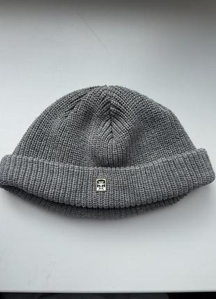 Шапка obey
