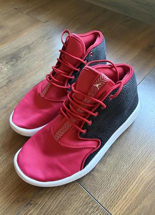Оригінальні кеди jordan червоні, устілка 24 см, без дефектів