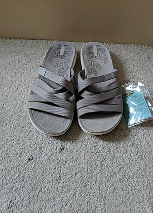 Шльопанці keen