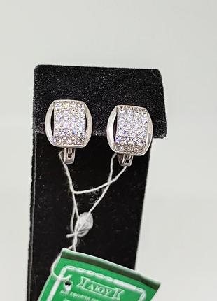 Серебряные серьги с фианитами.