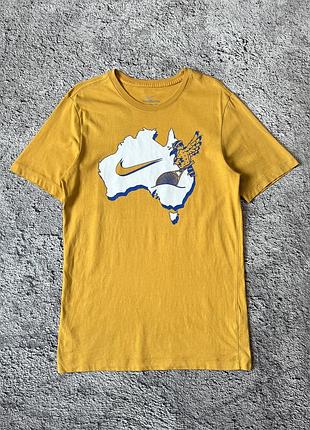 Футболка nike australia tennis graphic жовта чоловіча розмір s
