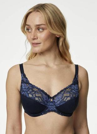 Мʼякий бюстгальтер оздоблений мереживом від marks and spencer