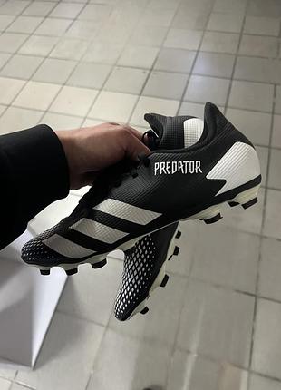 Футбольные бутсы adidas predator