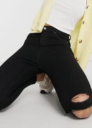 Круті жіночі джинси чорного кольору bershka