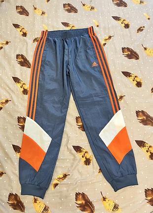 Оригінальні спортивні штани adidas