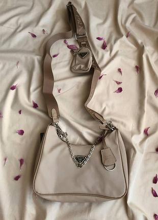 Prada re-edition beige 27х19х6