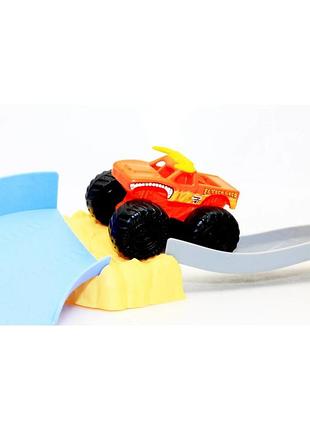 Ігровий набір monster jam el toro loco launcher playset — трек та монстр-трак