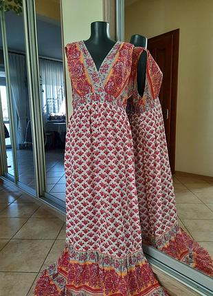 Красивое с воланом по низу платье 👗
