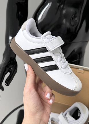 Стильные трендовые кроссовки  adidas court