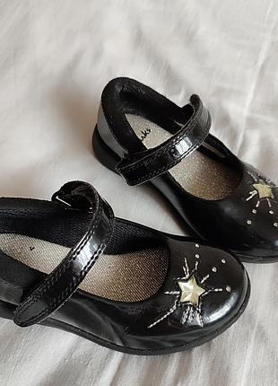 Дитячі святкові туфельки clarks