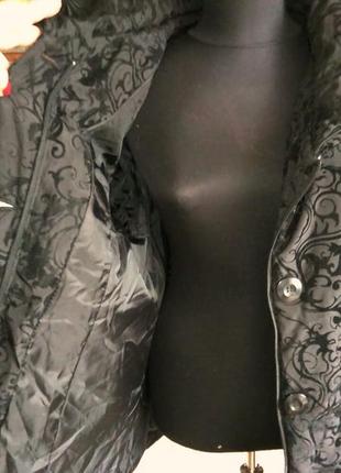 Роскошная курточка черная с велюровым узором5 фото