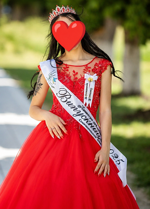 Розмір: 42-44
✨ стан: 10/10 одягалась на кілька годин
🌹 колір: вогняно-червоний
корсет ручної роботи, пишна спідниця, виглядає дуже дорого та ефектно