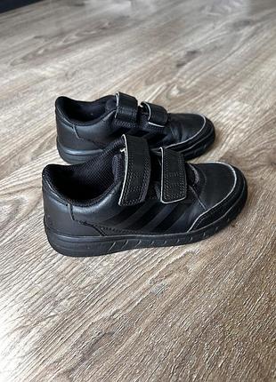 Кросівки від adidas