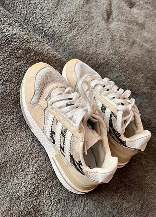 Жіночі кросівки adidas