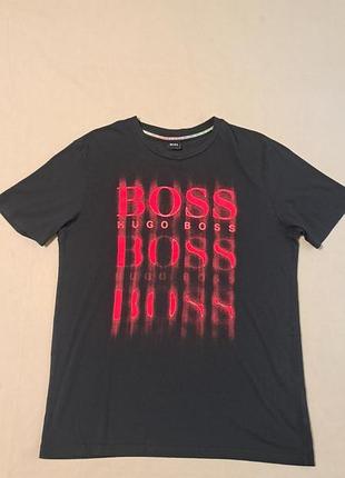 Мужская футболка от hugo boss. размер l.