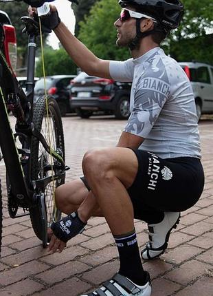 Мужские вело шорты от итальянского бренда bianchi milano. размер xl-l.