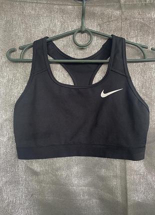 Жіночий спортивний топ nike.