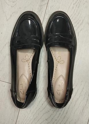Лоферы clarks кожаные лакированные черные 37