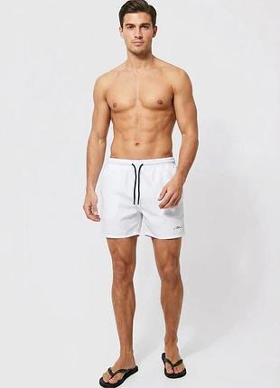 Шорти нові чоловічі білі короткі для плавання на пляж boohoo man з сіточкою з біркою з чорним шнурком базові