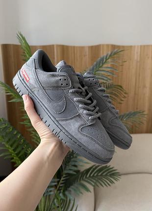 Nike sb dunk low x supreme grey
