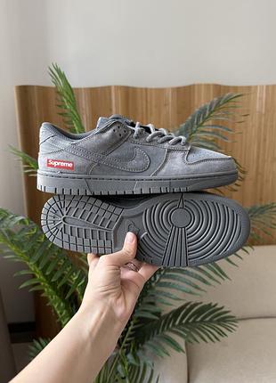 Nike sb dunk low x supreme grey 3