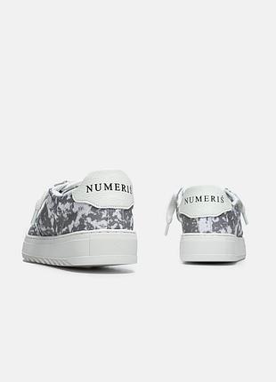 Numeris acrylic black white 7