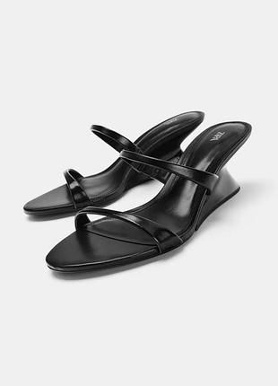 Шльопанці жіночі чорні zara new