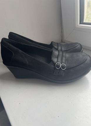 Жіночі туфлі мʼякі чорні skechers 39 розмір