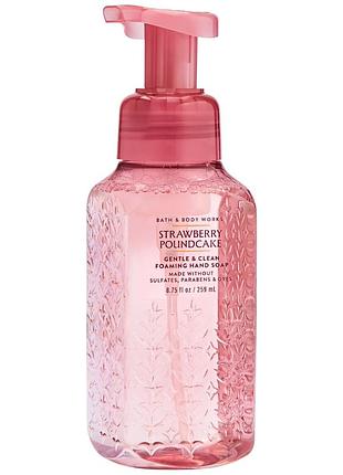 Мыло-пенка для рук bath & body works strawberry pound cake foaming soap 259 мл