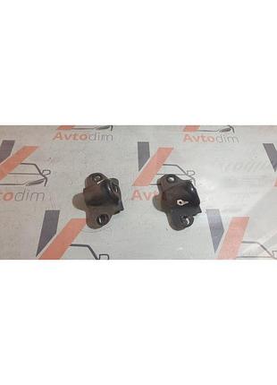 Кронштейн резинового буфера правий 90529jd00a nissan qashqai 1 2010-2013