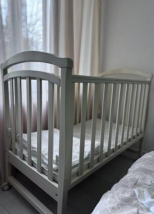 Продам дитяче ліжечко у хорошому стані