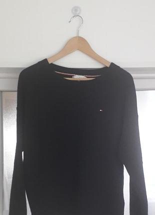 Tommy hilfiger 
38/ м/46
женский шерстяной джемпер черного цвета 
идеальное состояние