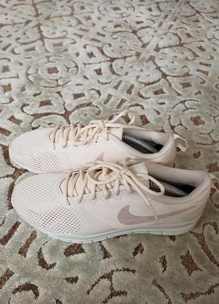 Жіночі кросівки nike