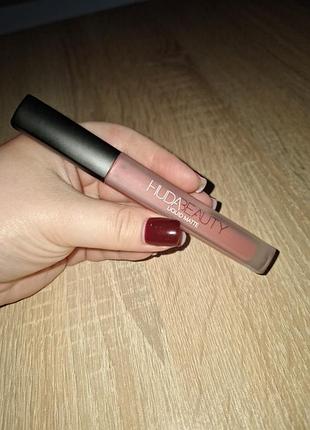 Huda beauty liquid lipstick,bombshell