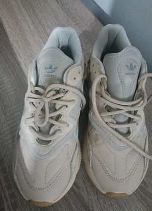 Кроссовки adidas 39 размер, 24,5 см, бежевые с серым, светоотражающими вставками, замш натуральный и текстиль, состояние идеальное
