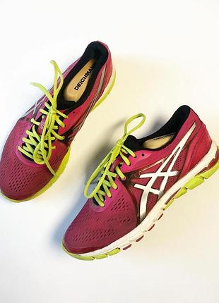 Asics кроссовки 
стан: хороший
размер: 40.5 (25.7 см)
цена: 639 грн
комфортные и надежные кроссовки для ежедневной носки и активного движения
