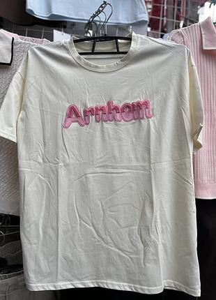 Футболка в кольорі вершкового маска