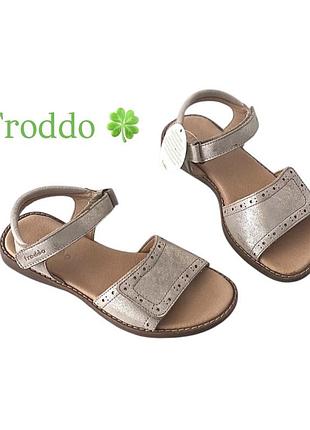 Нові з бірками сандалі для дівчинки froddo (g3150114-6, натуральна шкіра,бежевий з блиском)  на 33  розмір