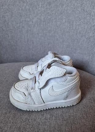 Детские белые кроссовки nike jordan 1 low alt 19.5 кожаные