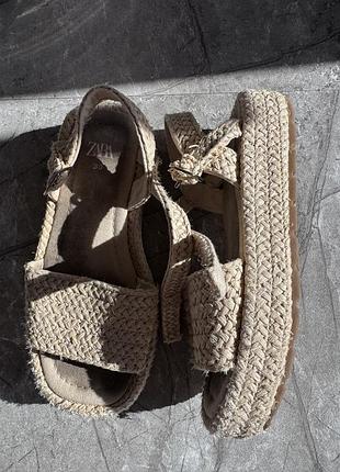 Босоніжки для дівчинки zara