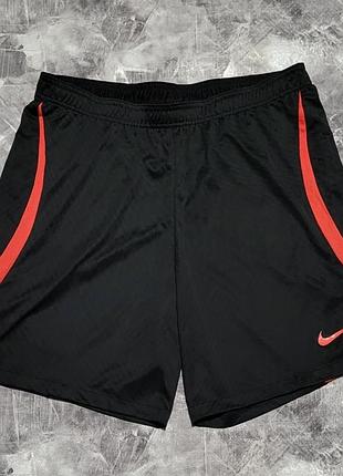 Мужские футбольные шорты nike dri-fit strike