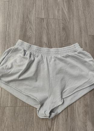 Шорты женские zara. состояние идеальной ткани хорошего качества коттон.